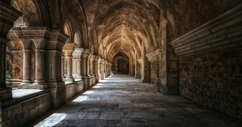 Visiter l'abbaye de Fontfroide : histoire, jardins et conseils pratiques